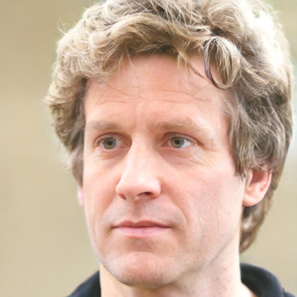 Portrait of Darren Quillen